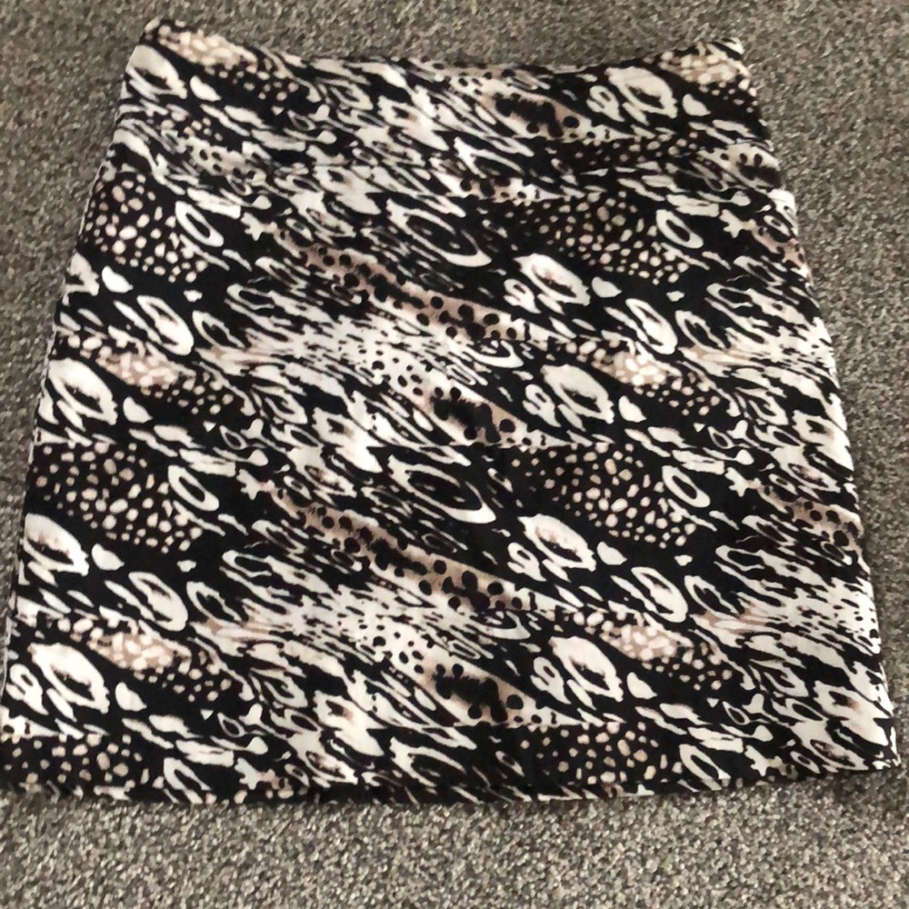 Swing control golf skirt